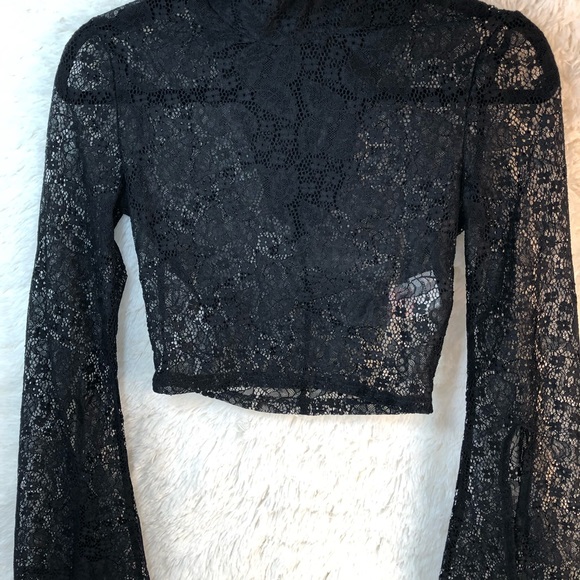 Women’s Lace Long Sleeved crop top is Stunning!! - Picture 3 of 8